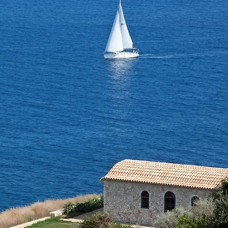 Resort Louis Apostolata Island