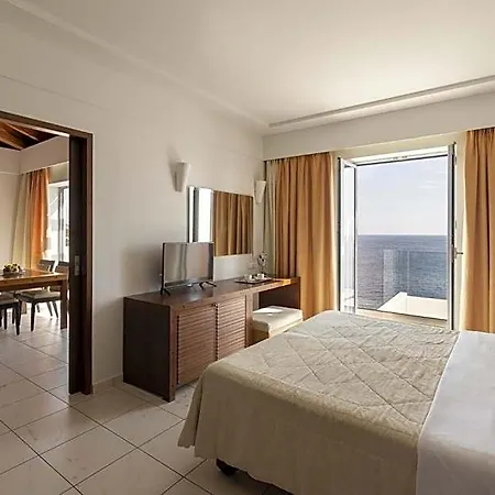 Apostolata Island & 4*