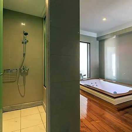 Apostolata Island & 4*