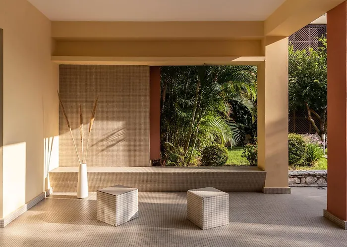 Louis Apostolata Island Station touristique Eleios-Pronnoi