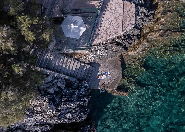 Louis Apostolata Island Station touristique