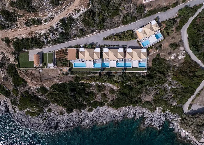 Louis Apostolata Island Station touristique Eleios-Pronnoi