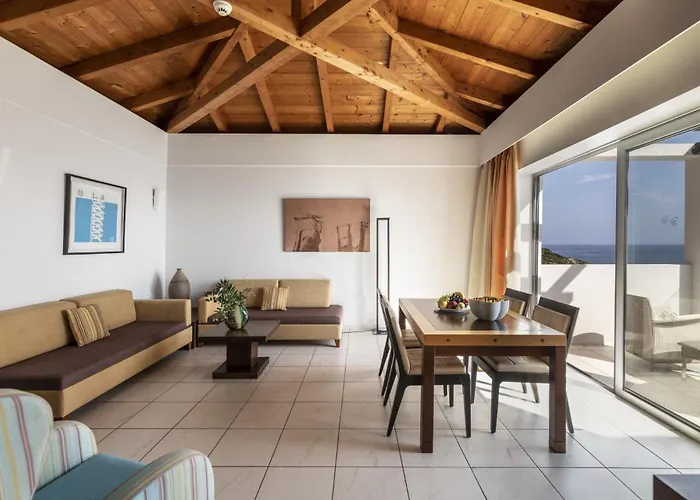 Louis Apostolata Island Station touristique