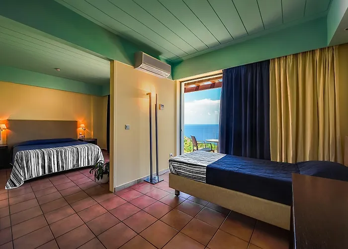 Louis Apostolata Island Üdülőközpont 5*