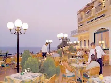 阿婆斯托拉塔岛度假村 度假村